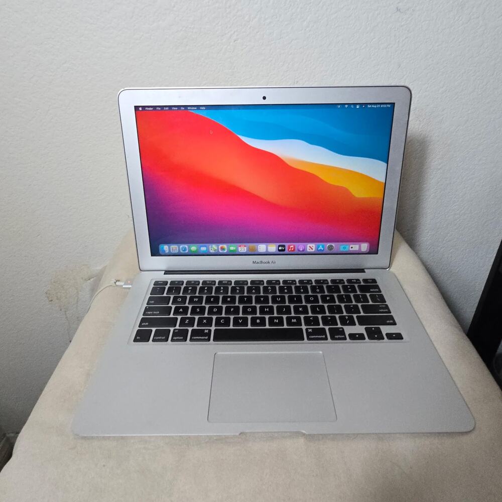 Apple Mac Book Air 2014 13in (Gray) - Picture 3 of 9